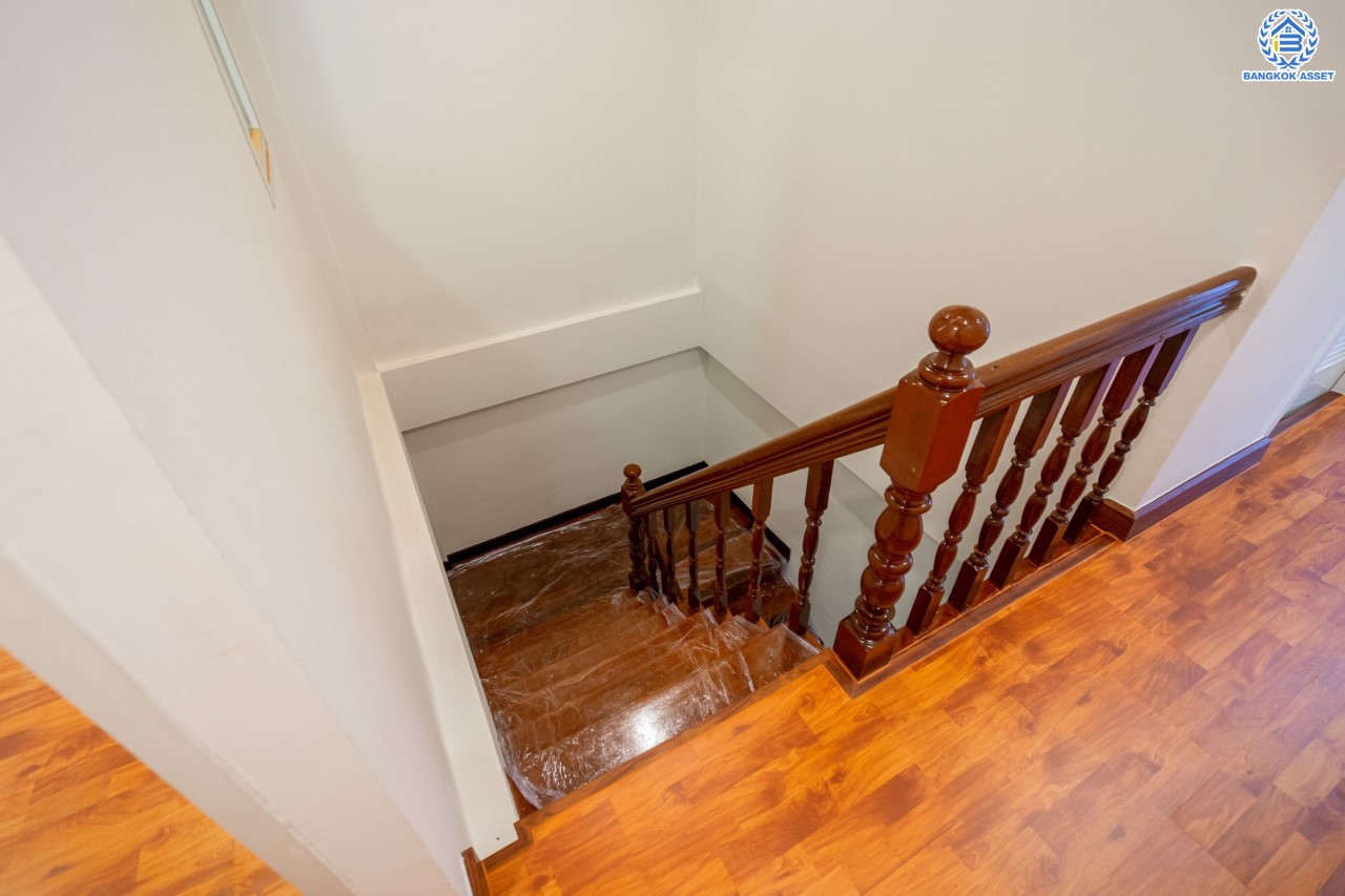 บ้านมือสองตกแต่งใหม่ ม.ซื่อตรง รัตนาธิเบศร์ หน้าโครงการติดรถไฟฟ้า "สถานีไทรม้า"!! เนื้อที่ 26 ตร.ว. ฟังก์ชัน 3 ห้องนอน 2 ห้องน้ำ 1 ที่จอดรถ ทำเลใกล้ เซ็นทรัลรัตนาธิเบศร์ และทางด่วน "งามวงศ์วาน"